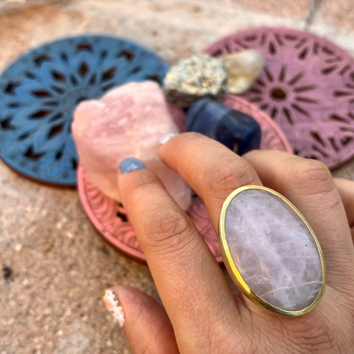 Anillo Cuarzo Rosa y Bronce