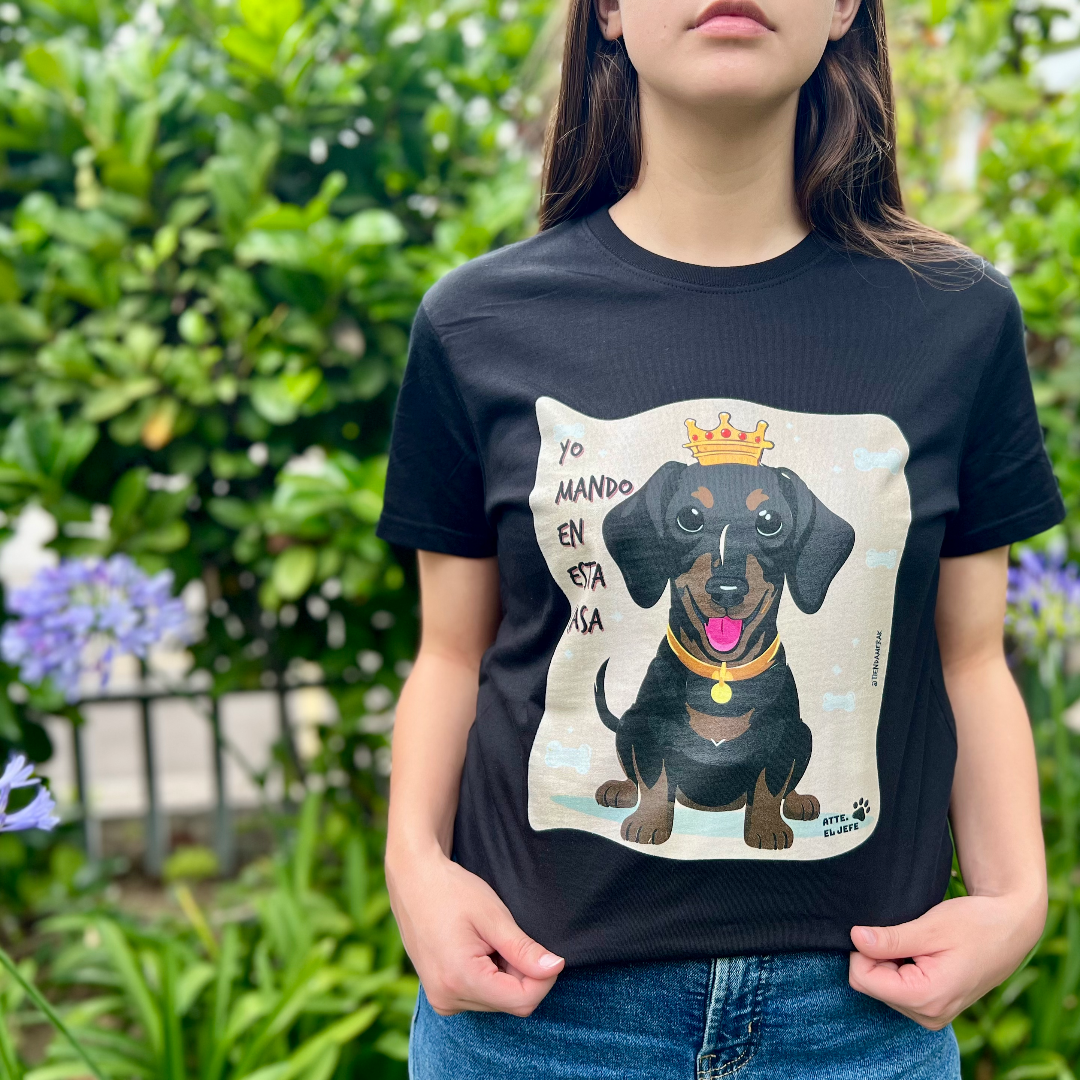 Polera "Yo mando en esta casa" 👑
