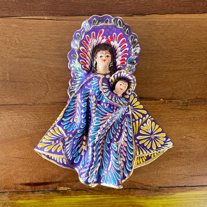 Virgen con niño envuelto en Walta